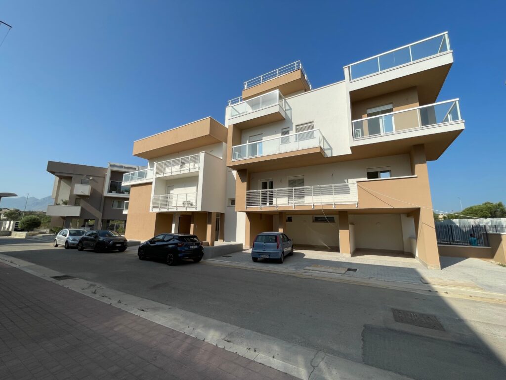 Progetto per la costruzione di un edificio per civile abitazione di n° 5 alloggi, ricadente all’interno del LOTTO 14, del P.D.L. convenzionato sito in zona C3 di PRG in via Consolare angolo via P. Borsellino, cd, LOTTIZZAZIONE FLORENA